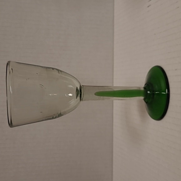 Set of 4 Handblown Green Stemmed Wine Glasses - Picture 7 of 16